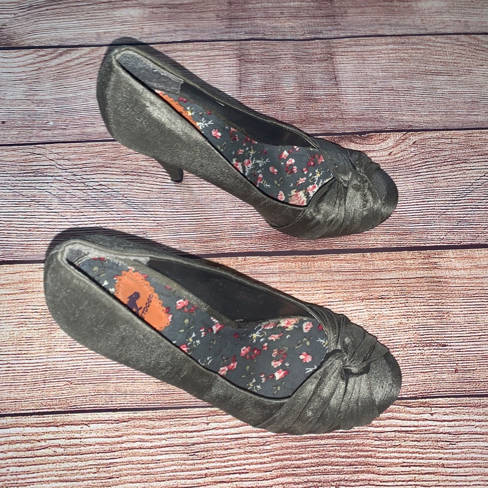 2/$20 or 3/$25 Gunmetal Rocket Dog Heels Sz 71/2